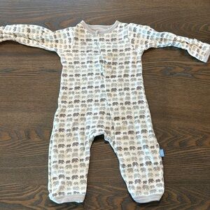 Simply Magnetic me elephant sleeper (no footies)